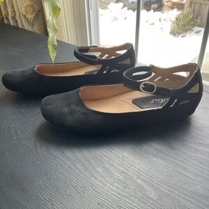 Earthies Mary Jane Suede Black Ballet Flat 12M
